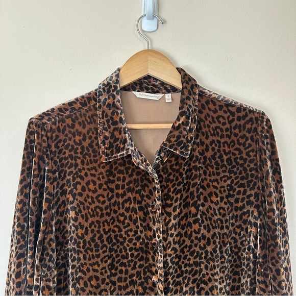 NWOT Soft Surroundings Icon Silk Velvet Poets Shirt in Animal Print Size L - Picture 3 of 10